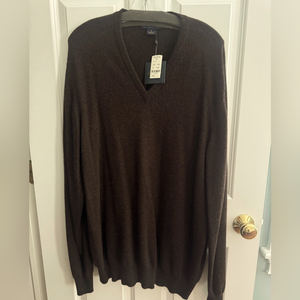 NWT Brooks Brothers 3 Ply Italian Cashmere V neck sweater in Dark Brown